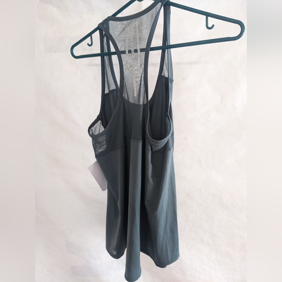 BNWT Fabletics Cass Tank - Picture 2 of 3